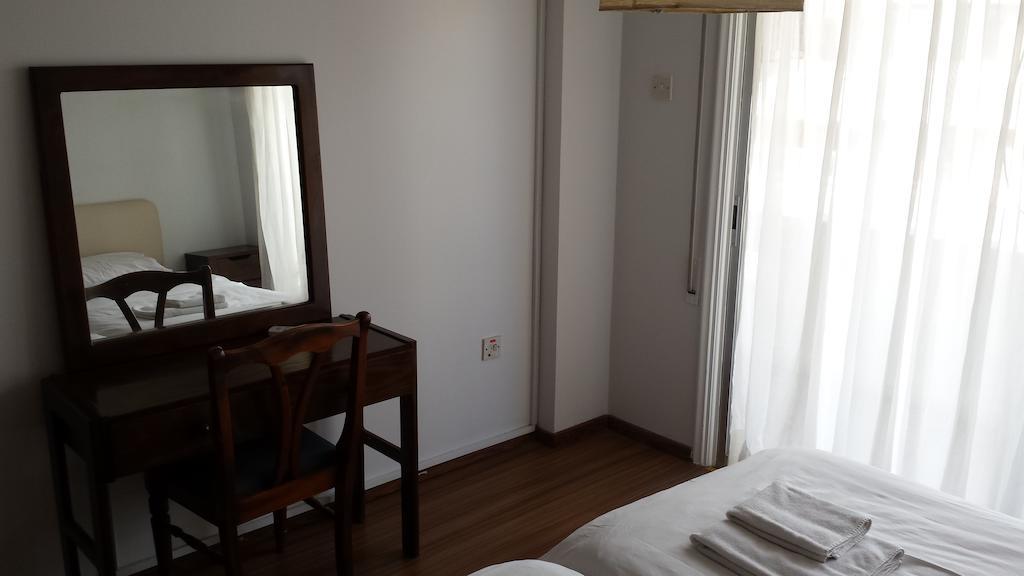 Francis Apartments ลาร์นาคา ห้อง รูปภาพ